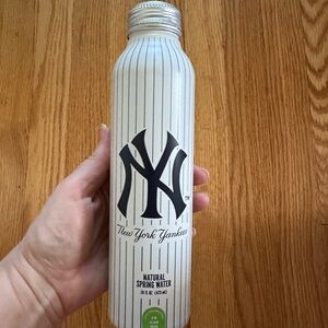 New York Yankees aluminum water bottle
